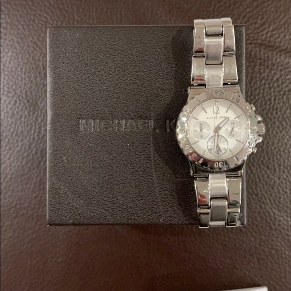 Michael Kors Silver Watch - Picture 4 of 5